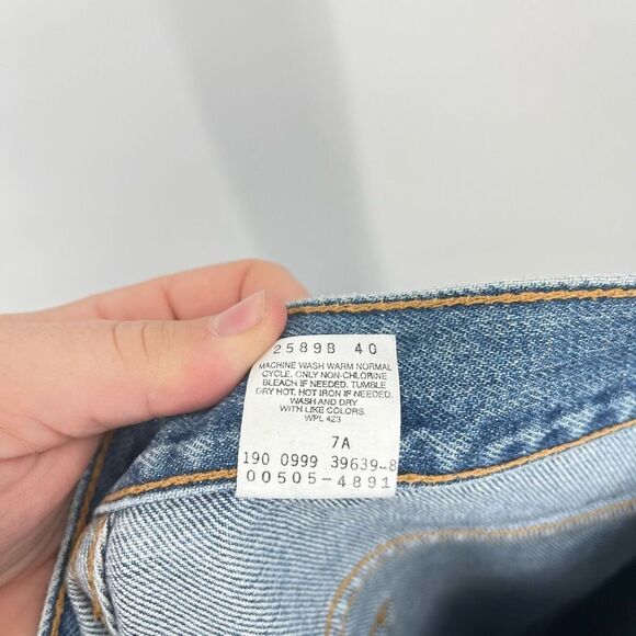 Vintage Levi's 550 Jeans Blue Denim Straight Leg Cotton Black Batwing Mens 36x32 - Picture 8 of 8